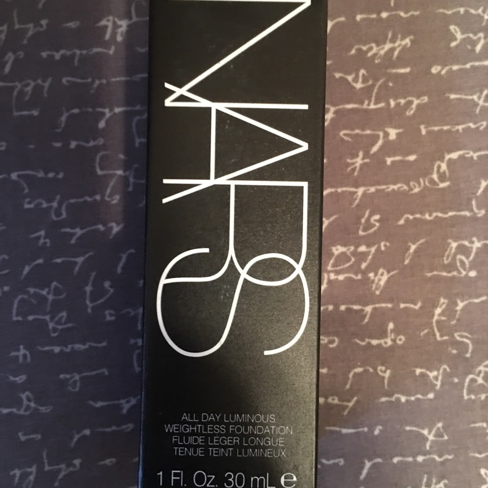 NARS all day luminous weightless foundation Light4